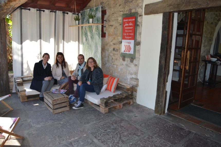 Visite des ateliers de Jean Vier lors de la 1ère rencontre UFDI au Pays Basque Visite des ateliers de Jean Vier lors de la 1ère rencontre UFDI au Pays Basque